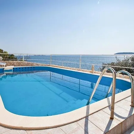 Stikovica Sleeps 8 Pool Air Con Wifi 扎通