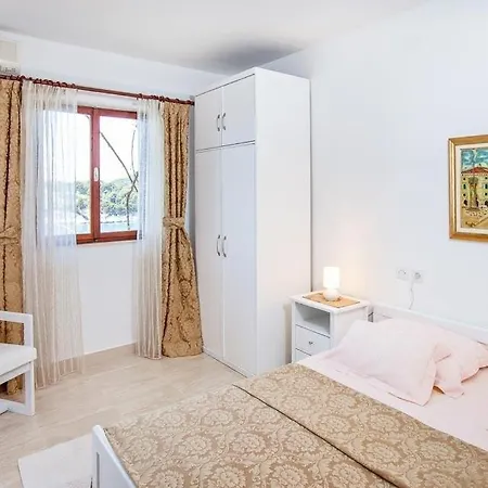 Stikovica Sleeps 8 Pool Air Con Wifi 别墅