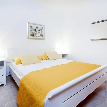 Stikovica Sleeps 8 Pool Air Con Wifi *