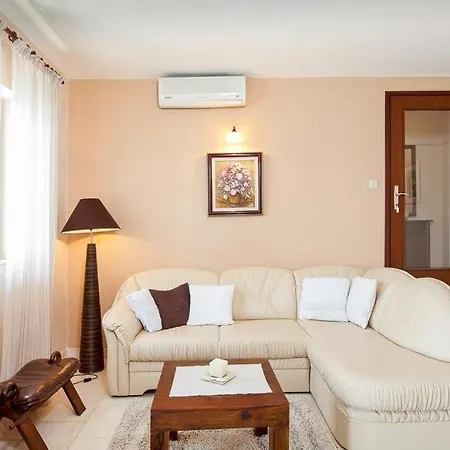 Stikovica Sleeps 8 Pool Air Con Wifi Вилла Затон