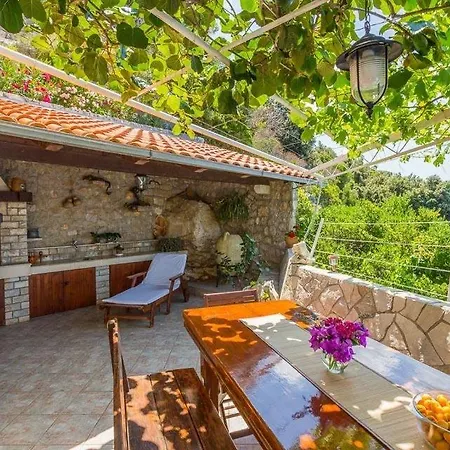 Stikovica Sleeps 8 Pool Air Con Wifi Вилла Затон